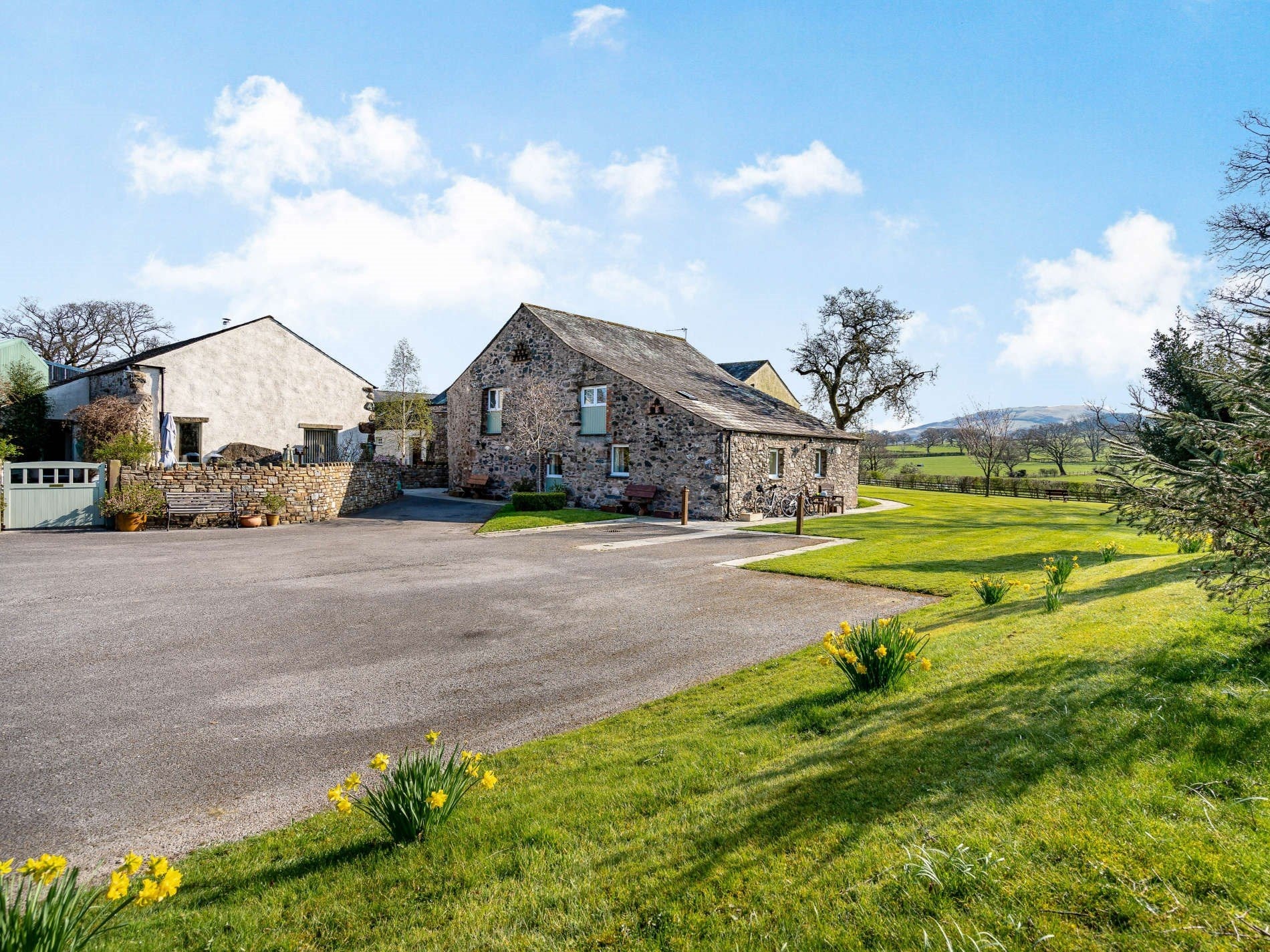 The Gathering Place - Spacious 10-Bed Country Farmhouse - photo 2