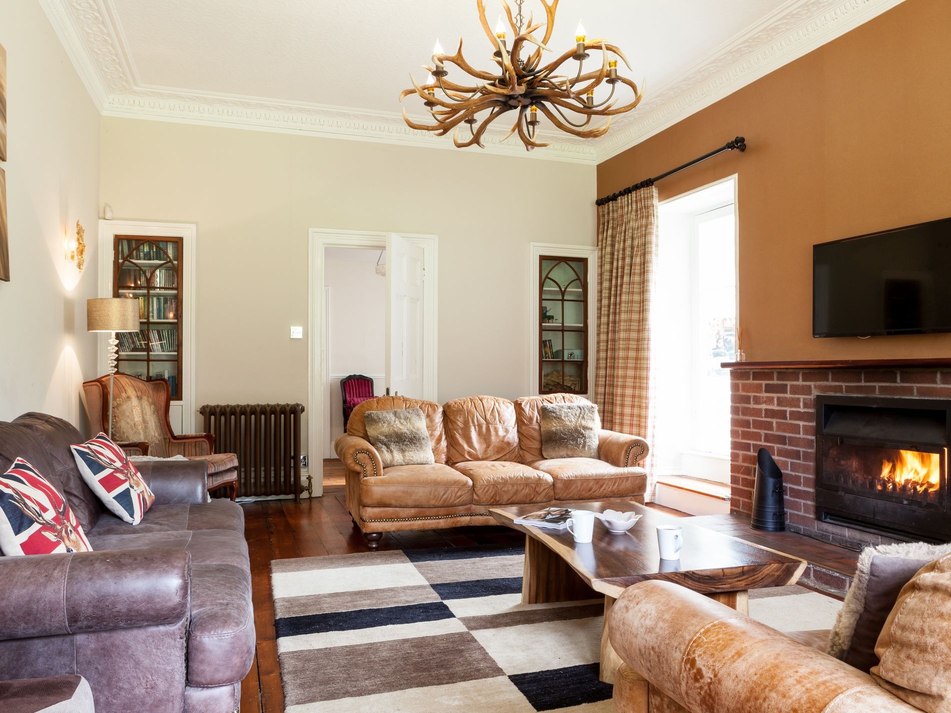Manor Majesty - Luxe Family Getaway - photo 3
