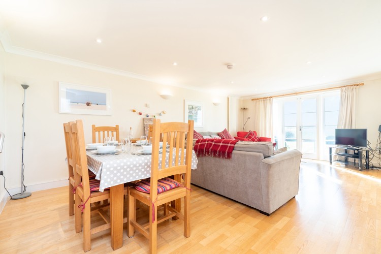 2 Thurlestone Beach Apartments - photo 5