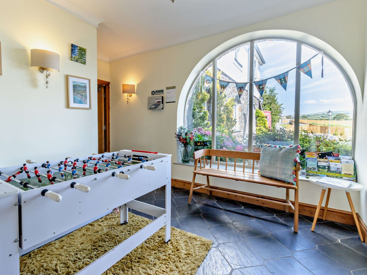 Serene Seaside Manor - Pet-Friendly Paradise - photo 2