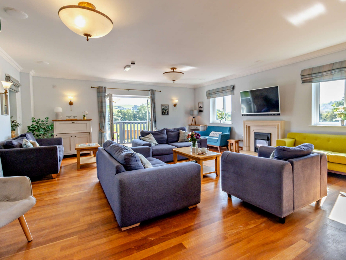 Serene Seaside Manor - Pet-Friendly Paradise - photo 3