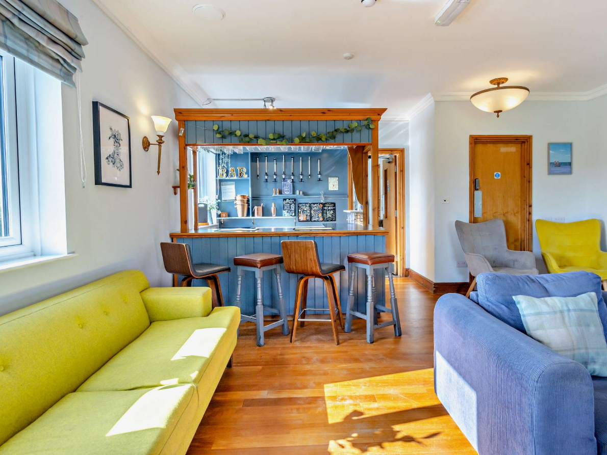 Serene Seaside Manor - Pet-Friendly Paradise - photo 5