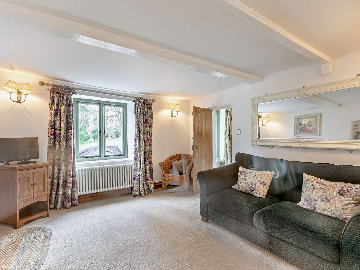 EnchantedWood - Luxurious Cottage Haven - photo 3