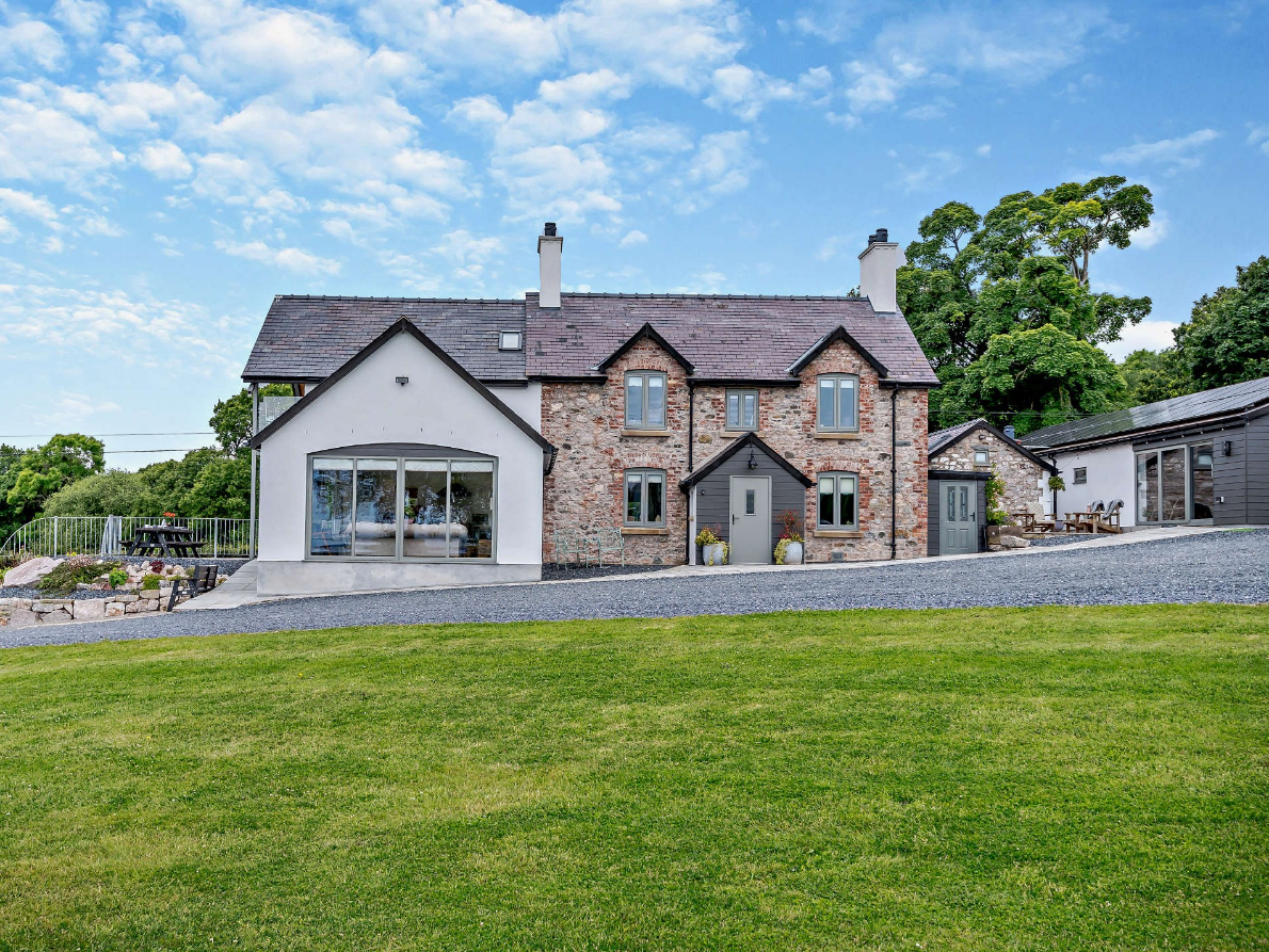 Cwm Cadair - Luxurious Welsh Countryside - photo 3