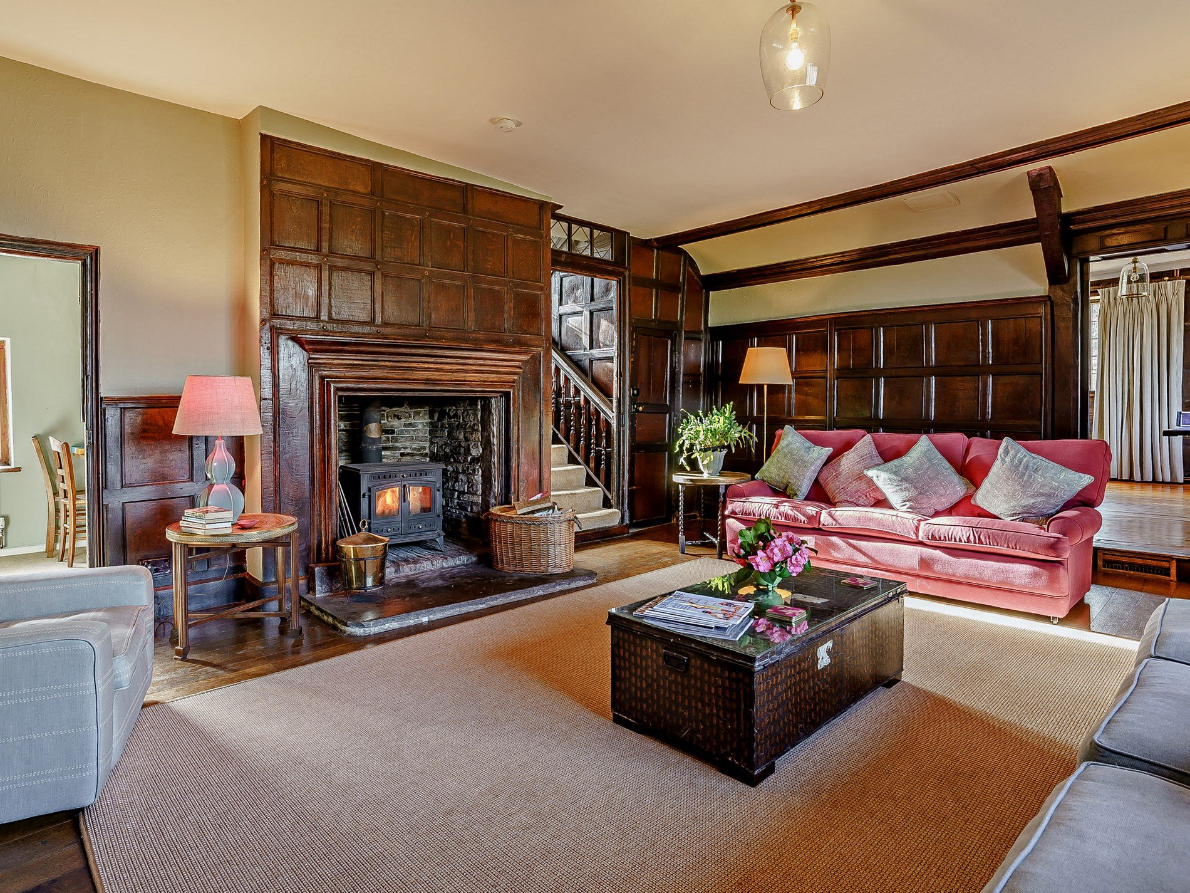 Riverside Retreat - Luxe Farmhouse - photo 3