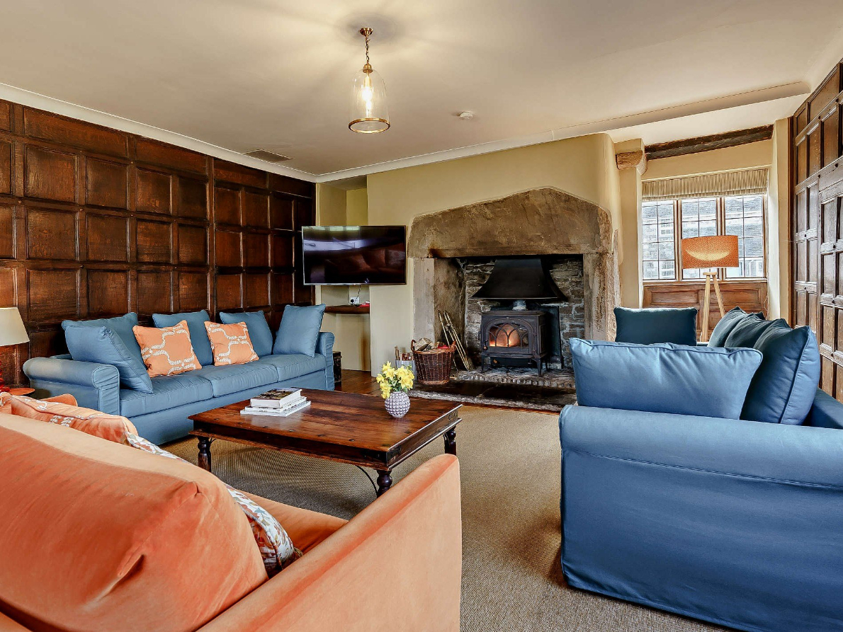 Riverside Retreat - Luxe Farmhouse - photo 5