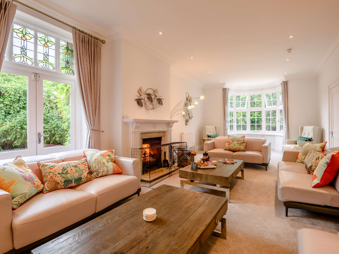 Manor Haven - Luxe Pet-Friendly Getaway