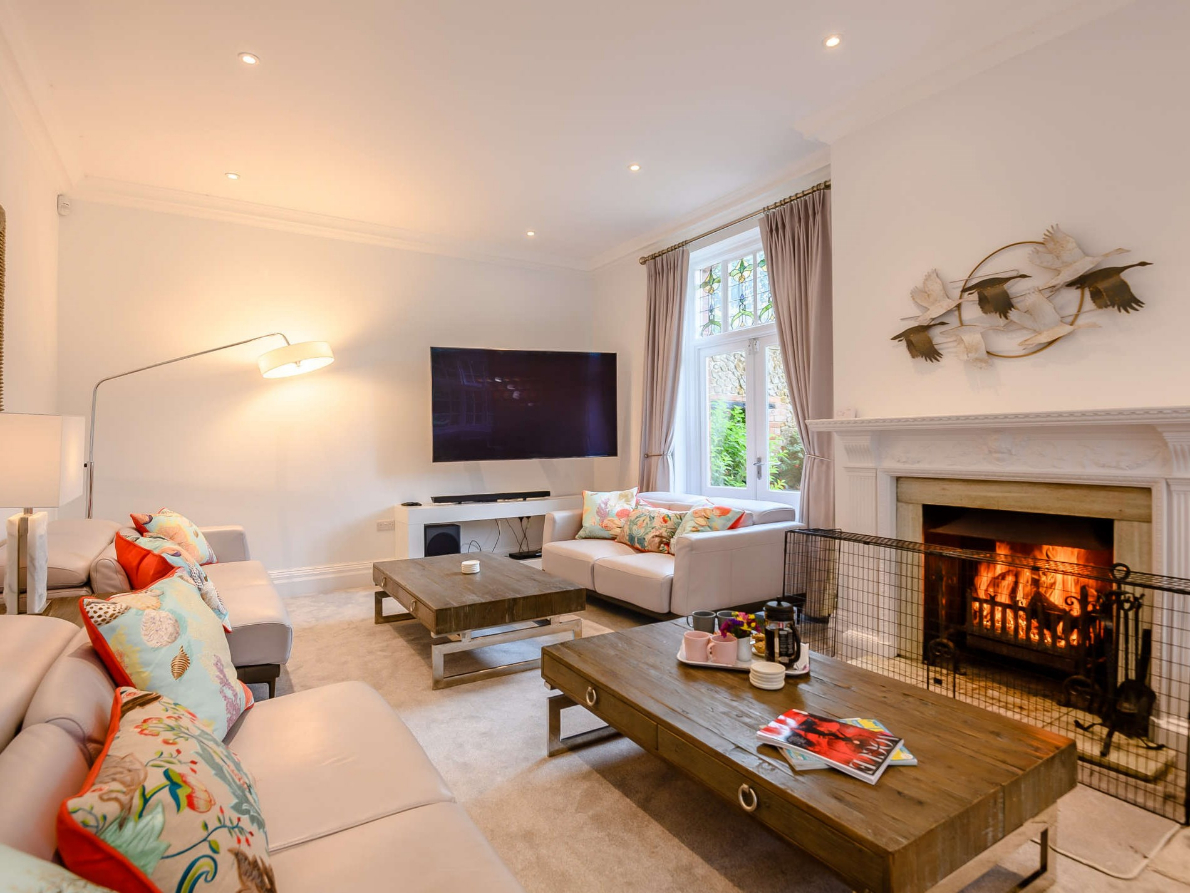 Manor Haven - Luxe Pet-Friendly Getaway - photo 2