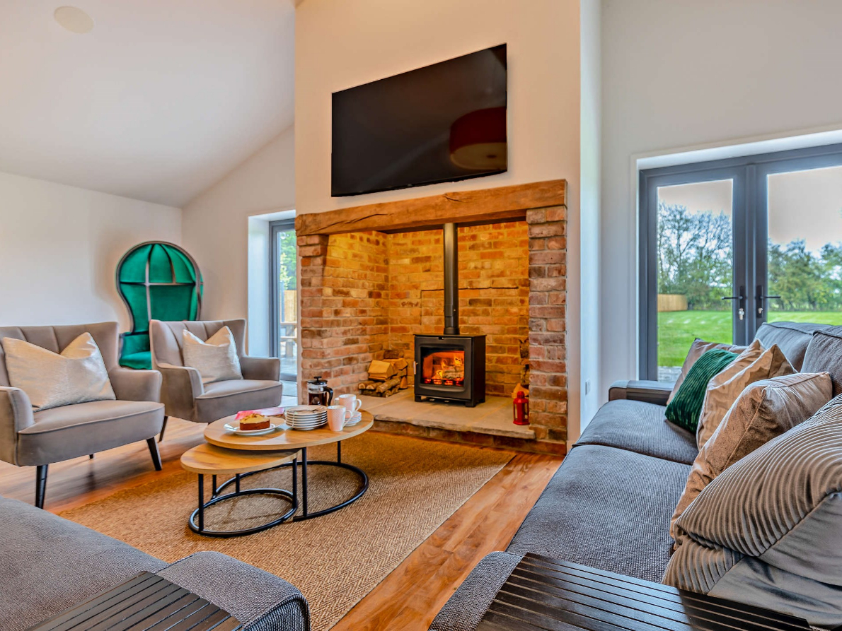 Riverside Retreat - Luxurious Countryside Getaway - photo 4
