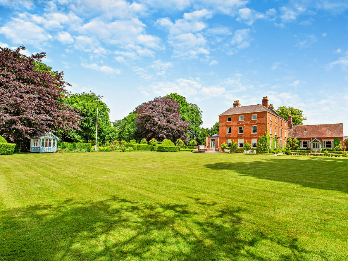 Sugnall Sanctuary - Historic Elegance & Countryside Charm - photo 4
