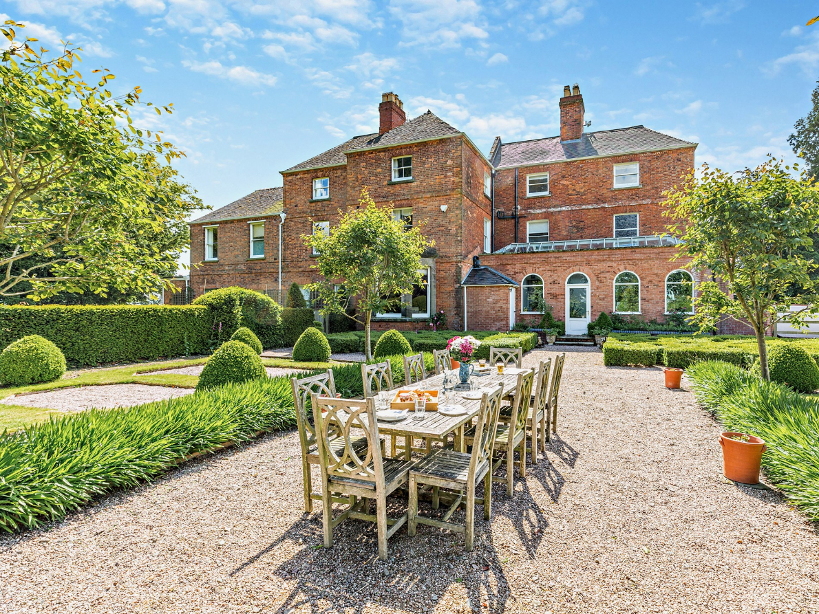 Sugnall Sanctuary - Historic Elegance & Countryside Charm - photo 5