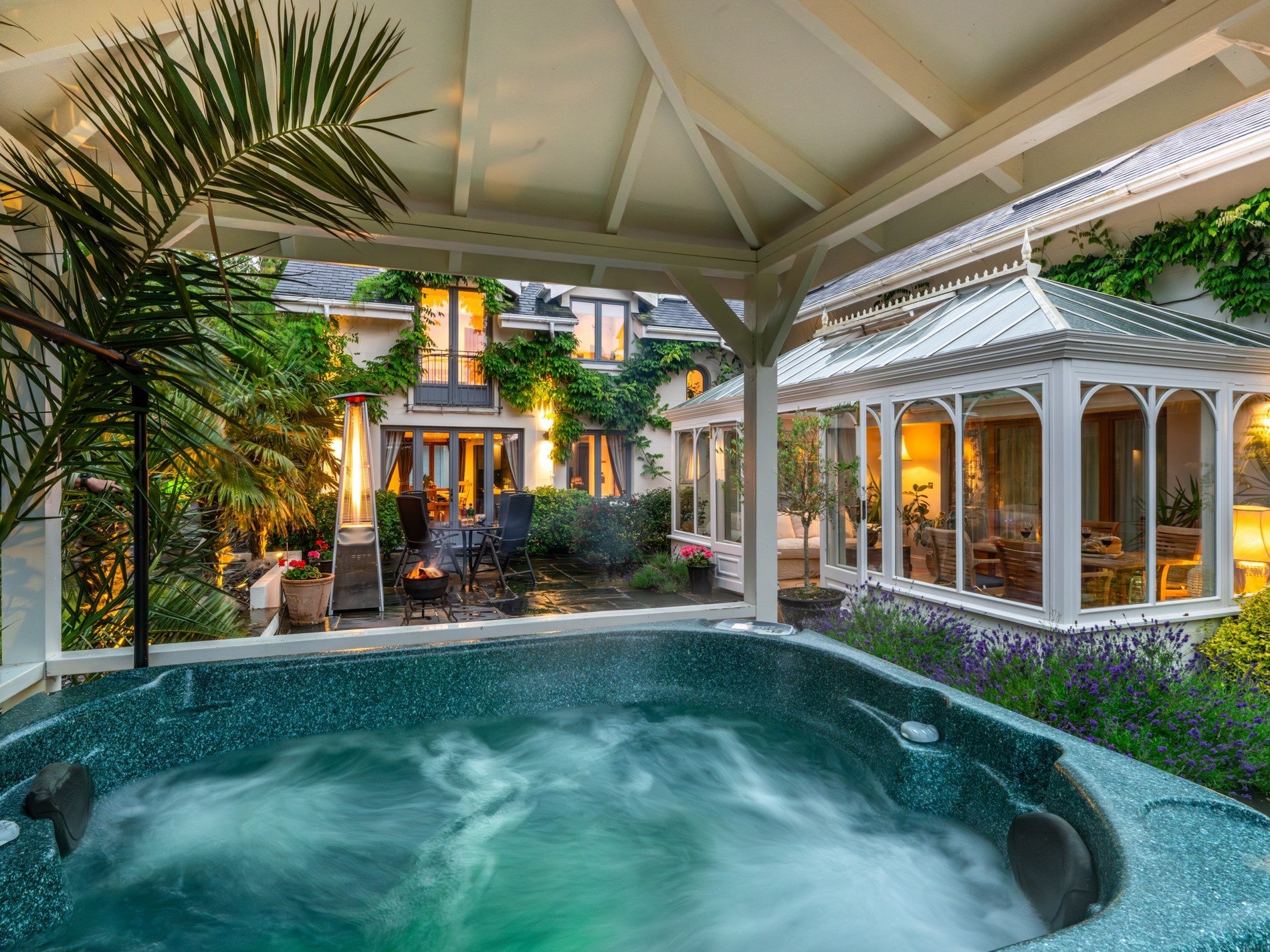 The Royal Retreat - Private Grounds & Luxury Amenities - photo 2