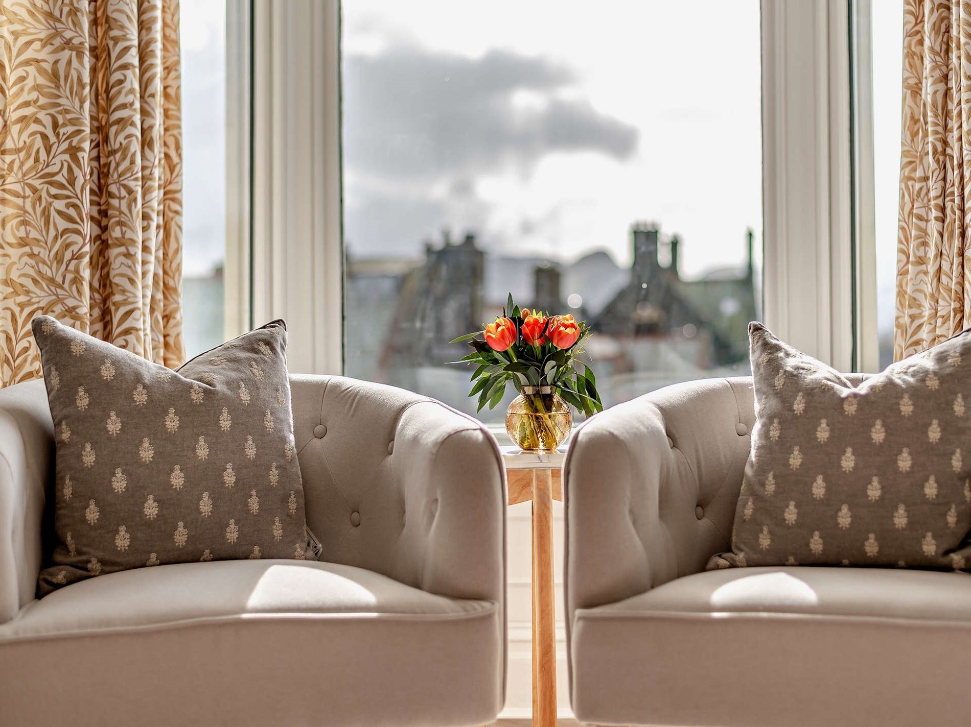 Lakeside Elegance - Stylish Townhouse Retreat - photo 4
