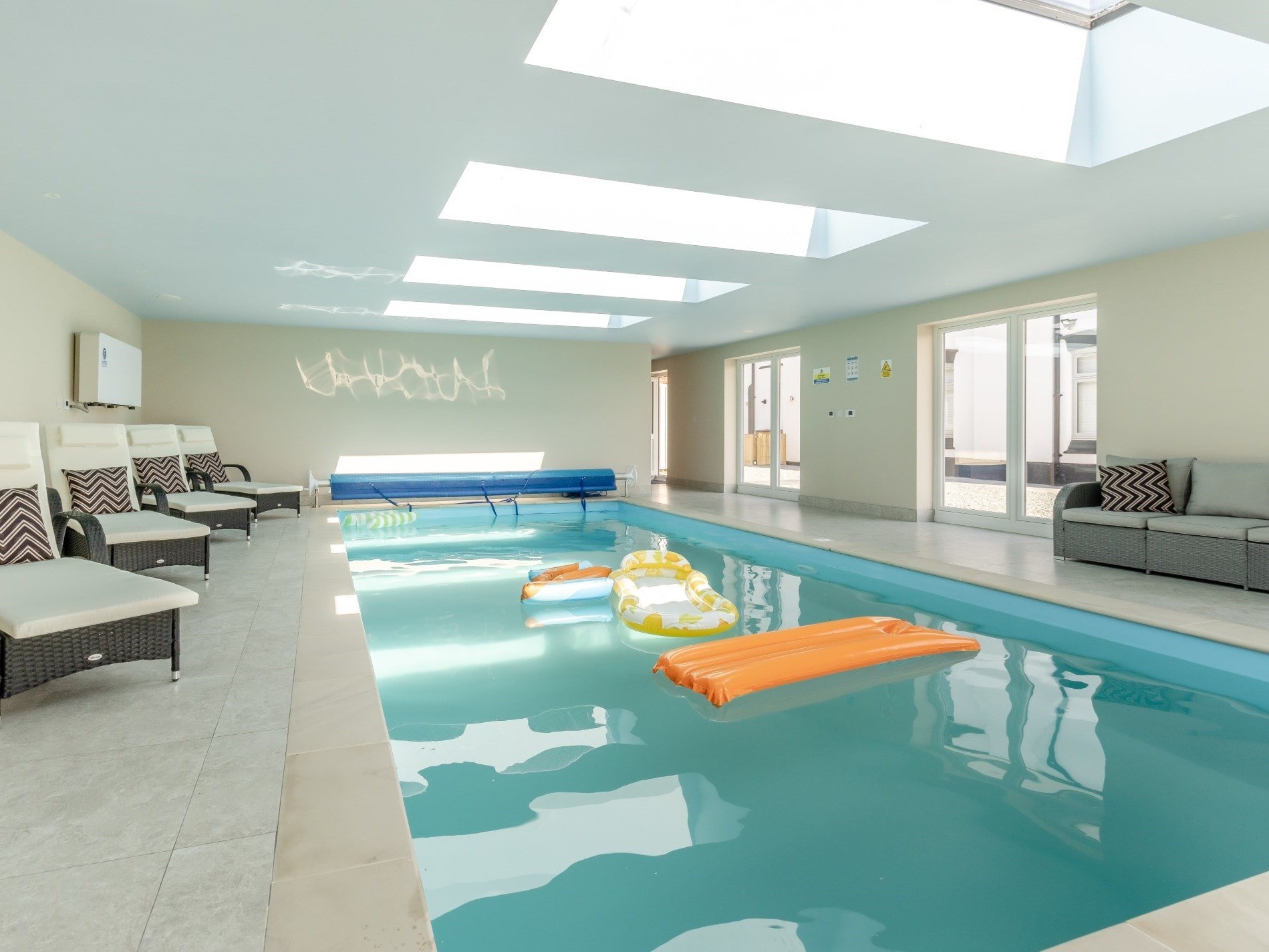 Panorama Palace - Luxe Country Retreat - photo 3
