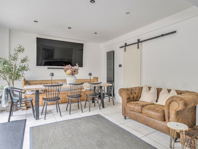 Blackthorn House - photo 3