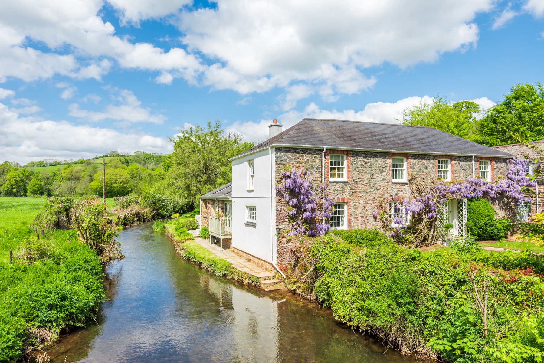 Bow Bridge House and Cottages  - photo 3