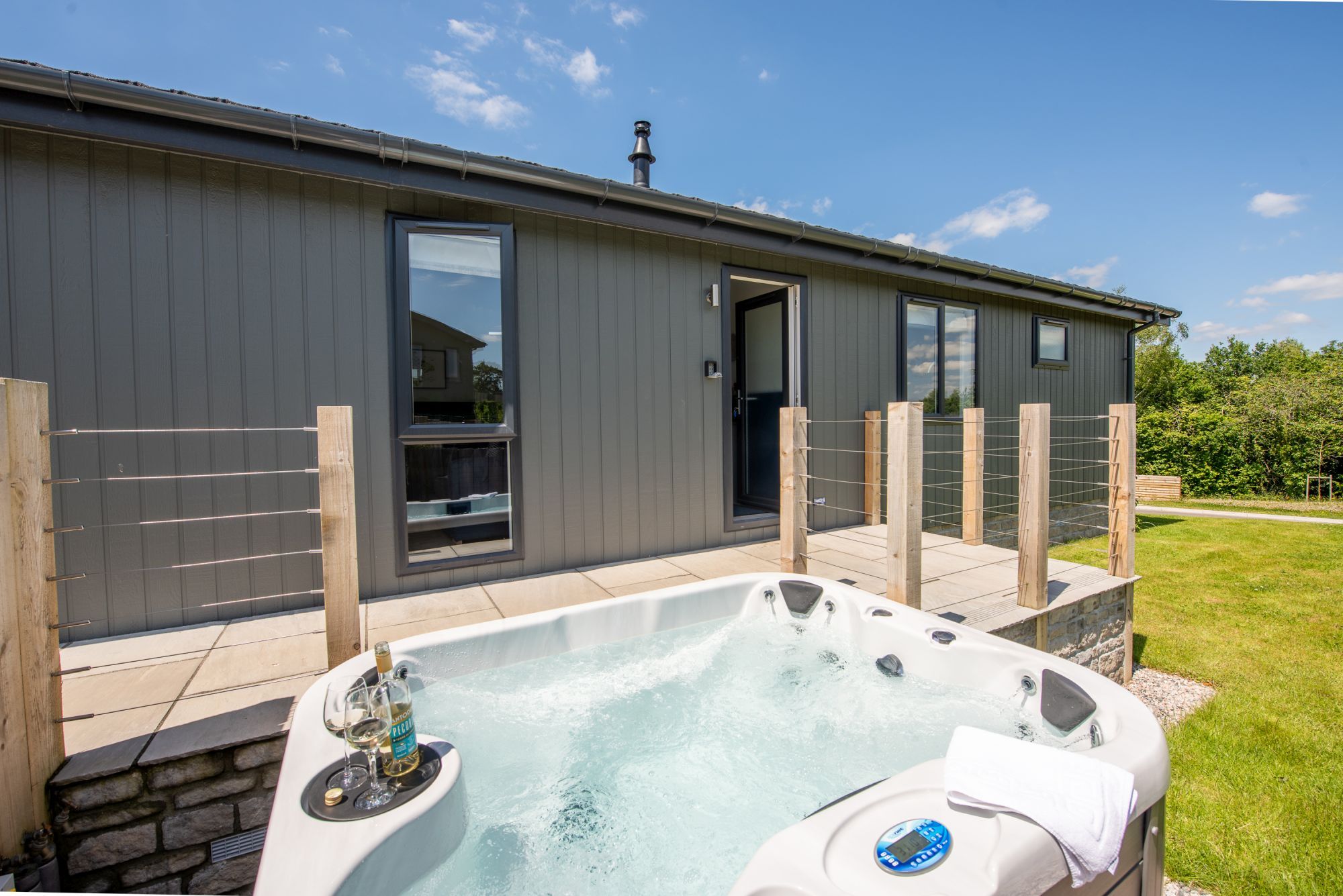 Buttercup Lodge, 33 Roadford Lake Lodges - photo 3