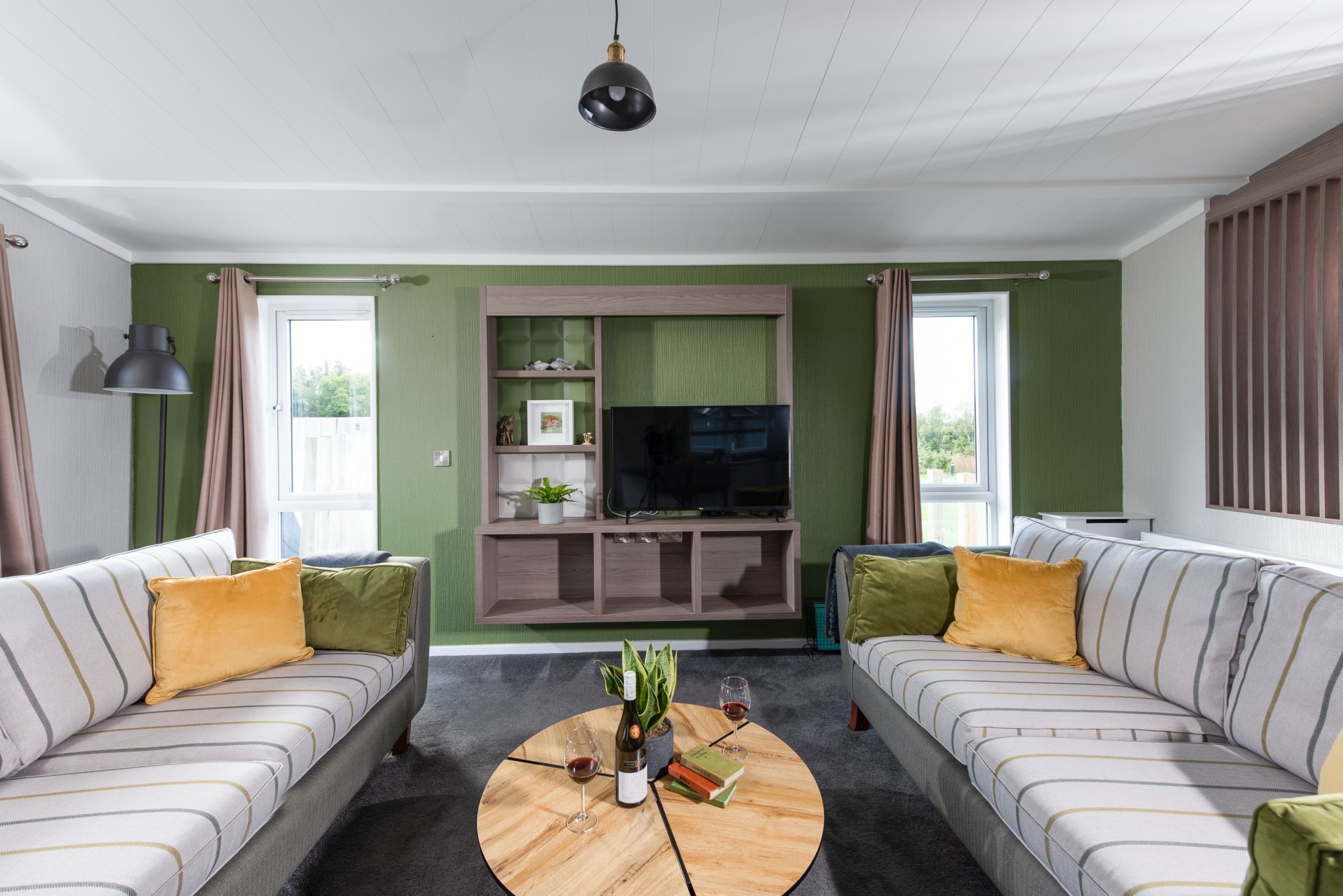 Daisy Lodge, 6 Roadford Lake Lodges - photo 2