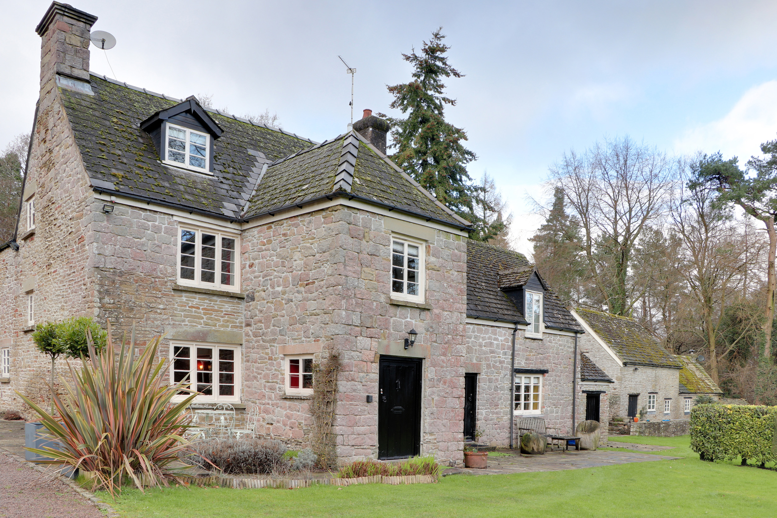 Danby Lodge - photo 4