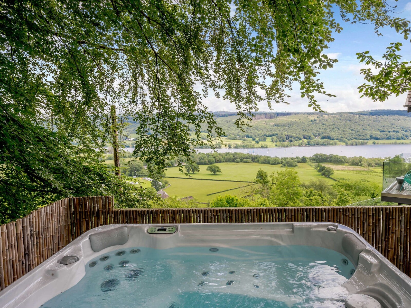 Lakeside Retreat - Historic Charm & Modern Luxuries - photo 3