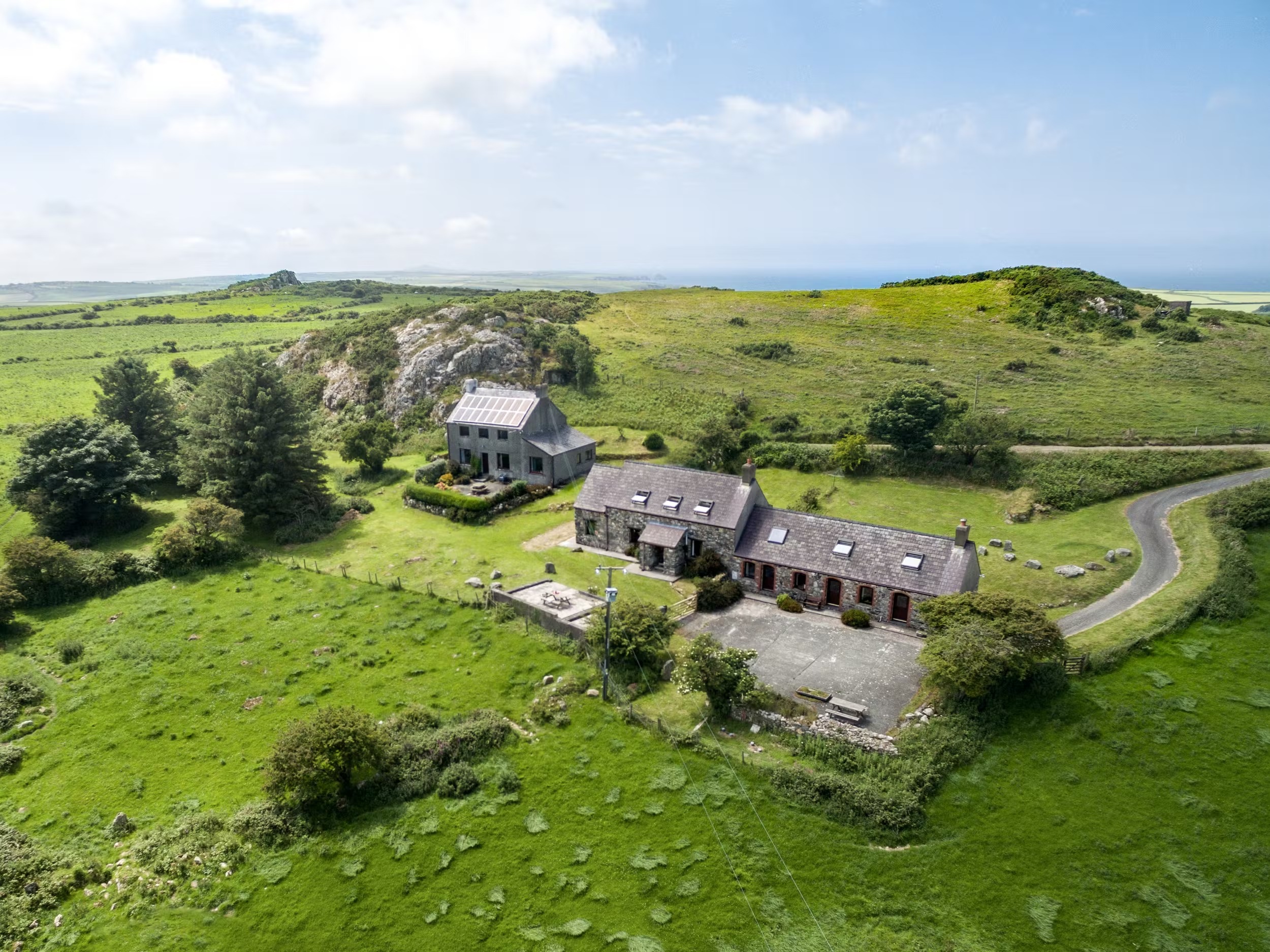 Garnllys Farmhouse - photo 2