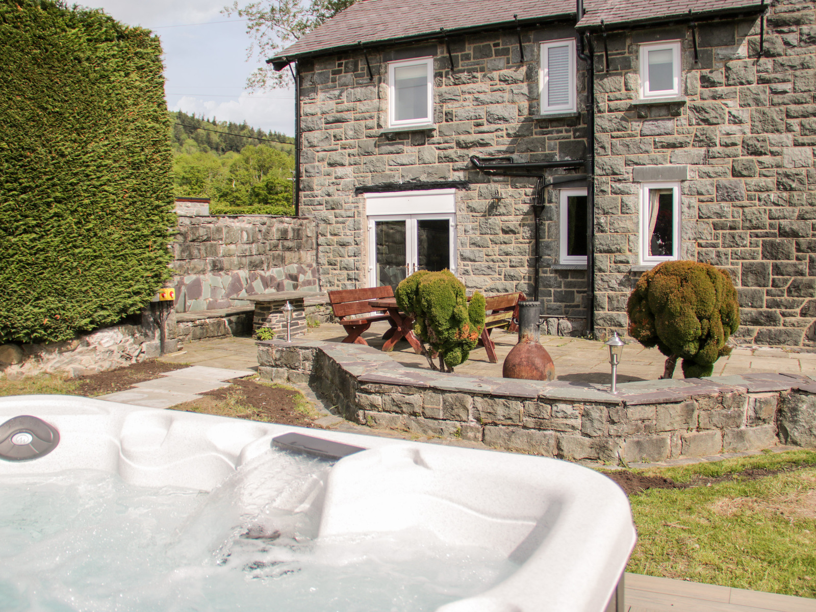 Gwern Borter Manor - photo 3