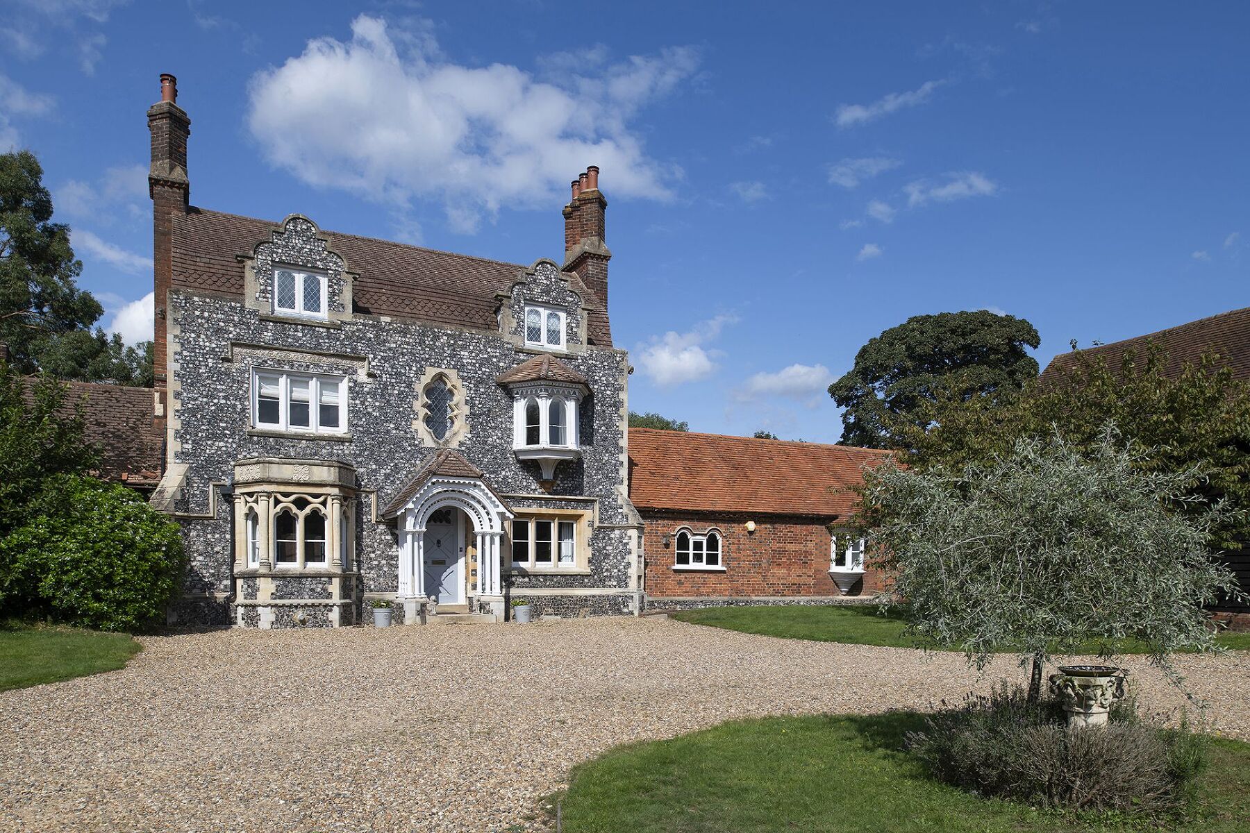 Hedge Farmhouse - photo 2