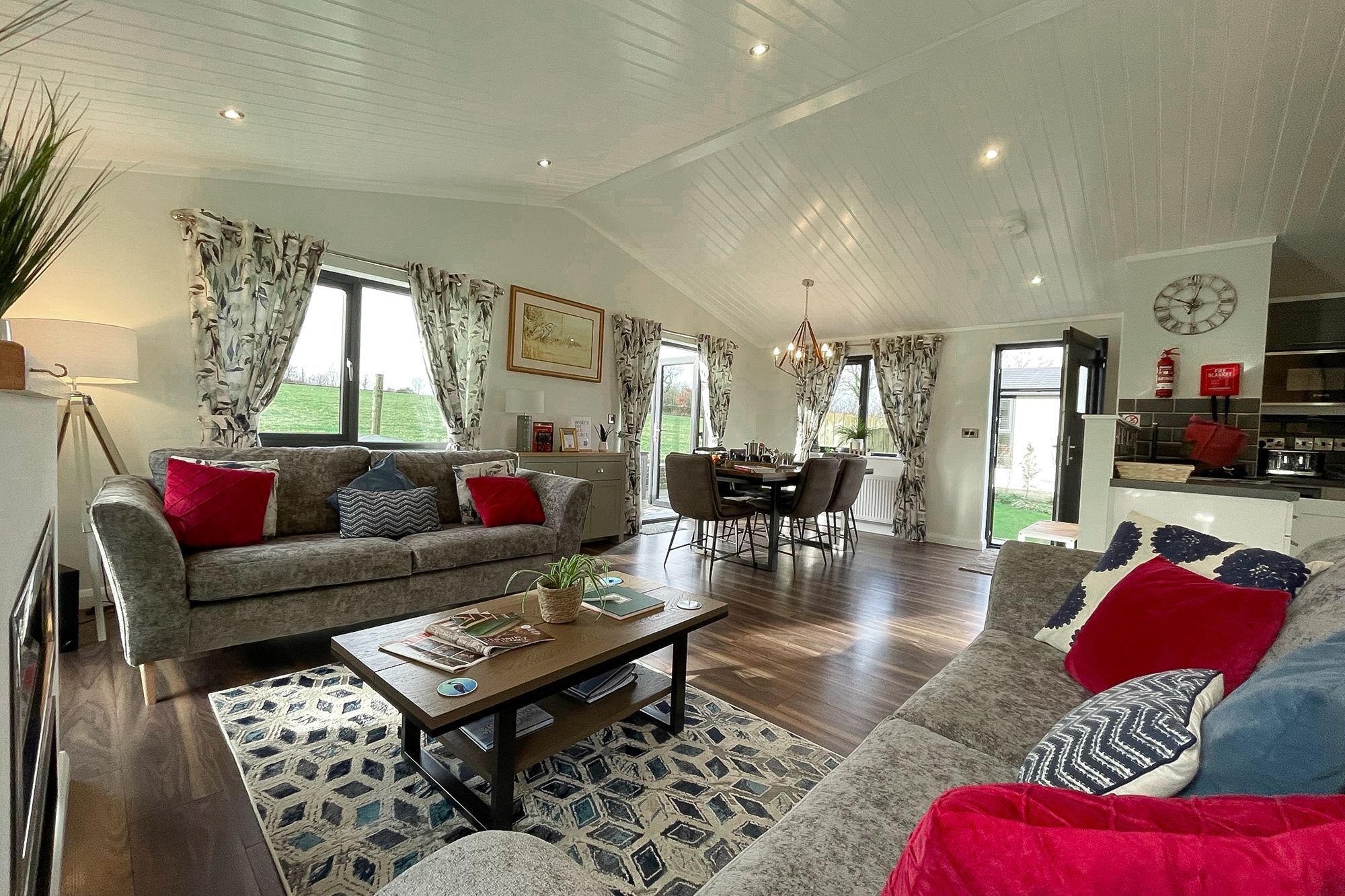 Heron Lodge, 10 Roadford Lake Lodges - photo 2