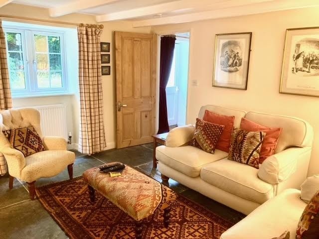 Hollyhocks Cottage - photo 4