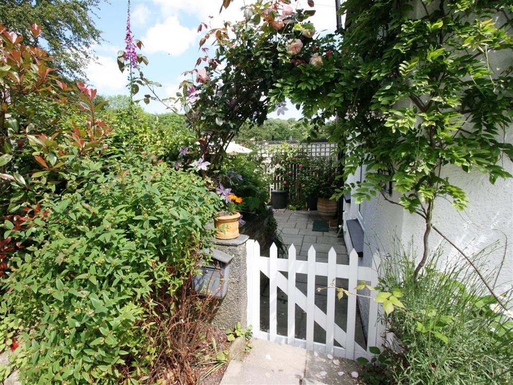 Hollyhocks Cottage - photo 5