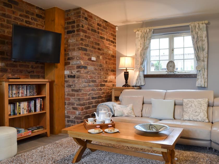 Holtby Grange Cottages - Field View Cottage - photo 2