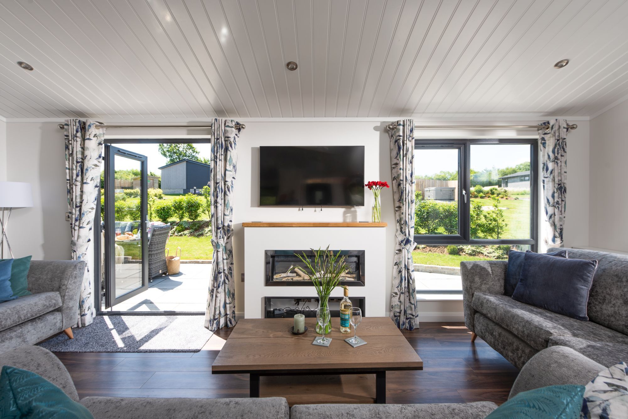 Juniper Lodge, 28 Roadford Lake Lodges - photo 2
