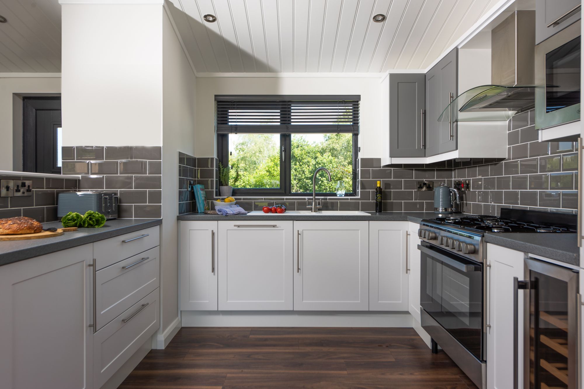 Juniper Lodge, 28 Roadford Lake Lodges - photo 4