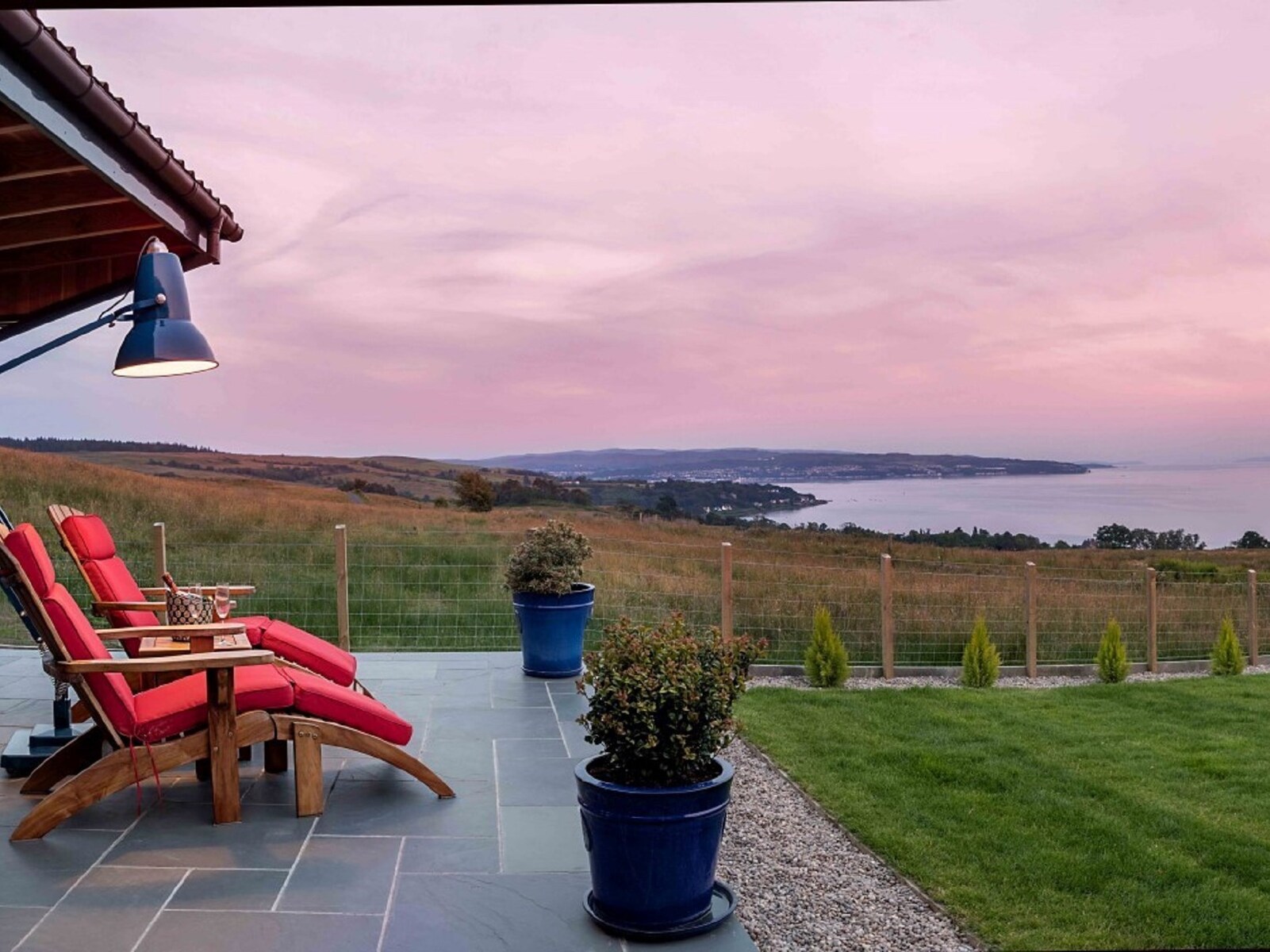 The Highland Jukebox - Luxurious Lochside Retreat - photo 2