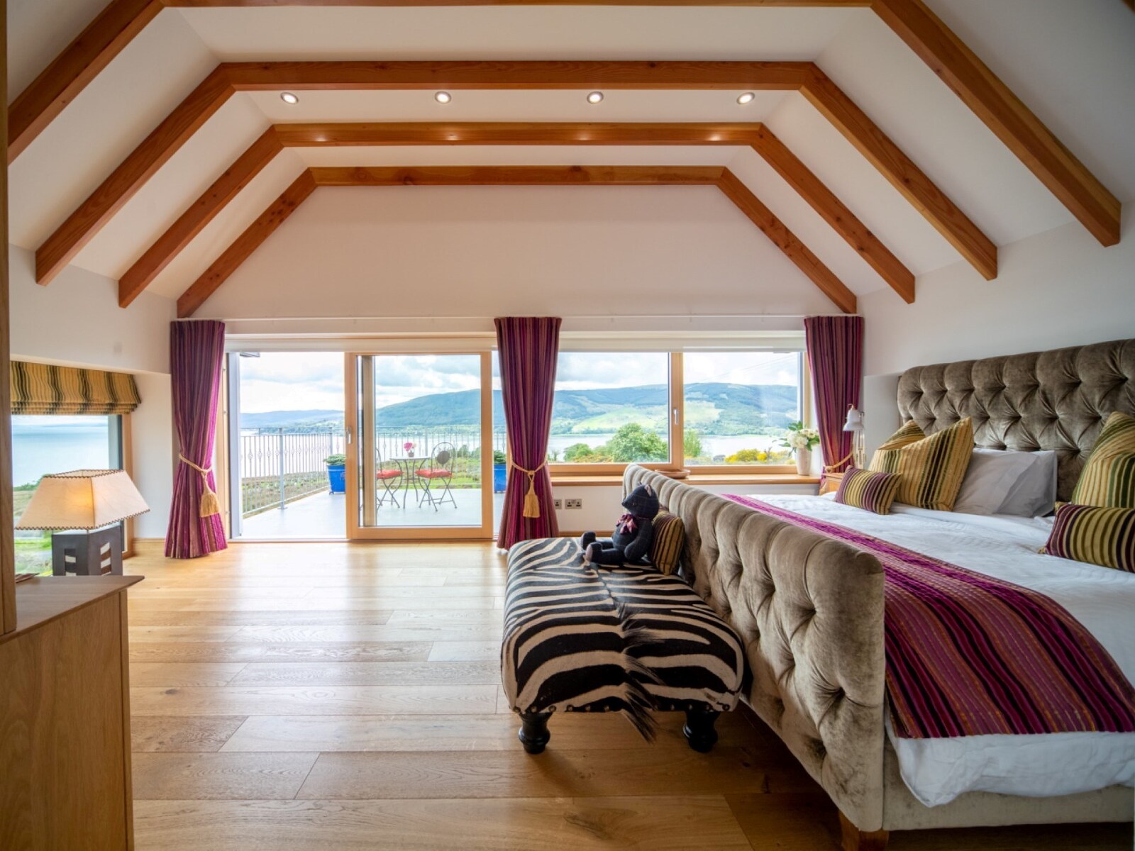 The Highland Jukebox - Luxurious Lochside Retreat - photo 3