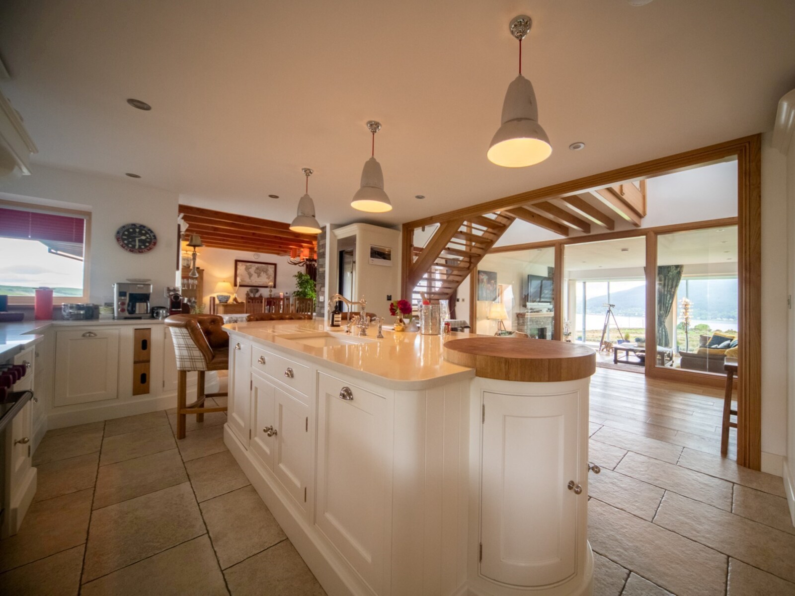 The Highland Jukebox - Luxurious Lochside Retreat - photo 5