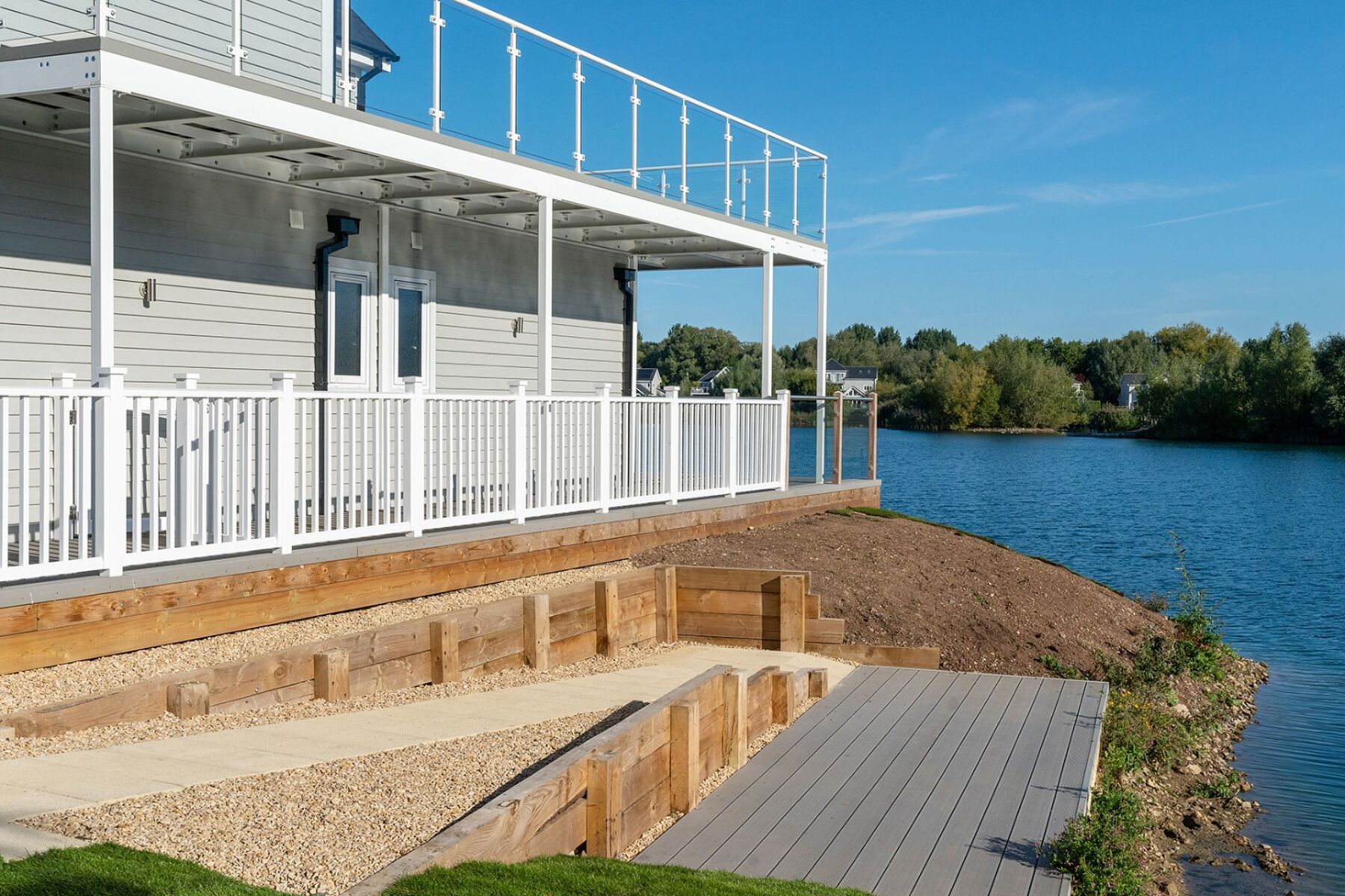 Lakefront Lodge - photo 2