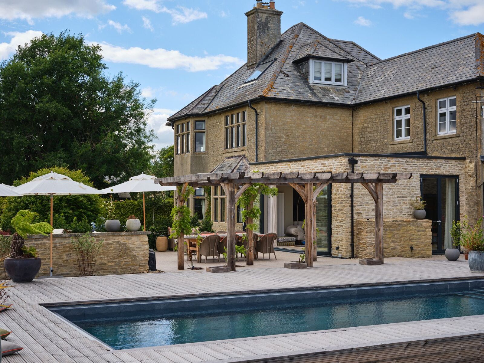 Lakeside Manor - photo 2