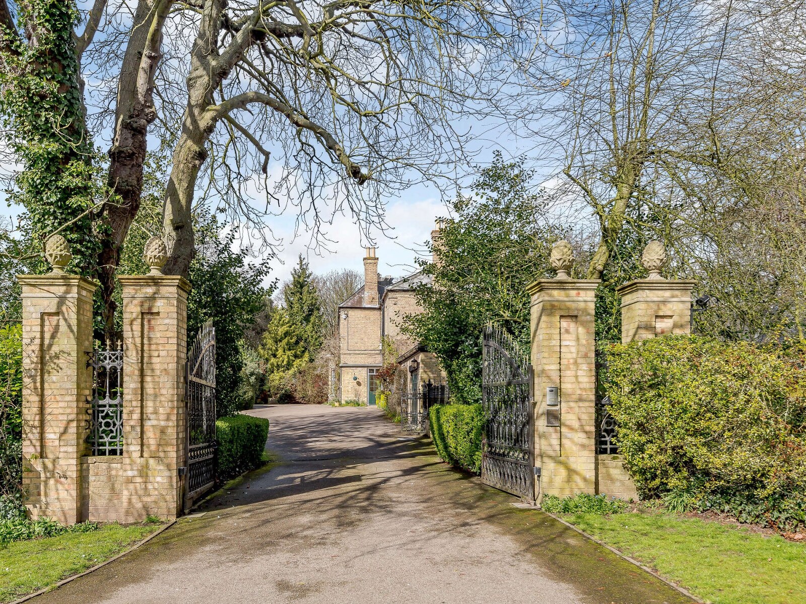 The Enchanted Estate - Secluded Luxury Manor - photo 4