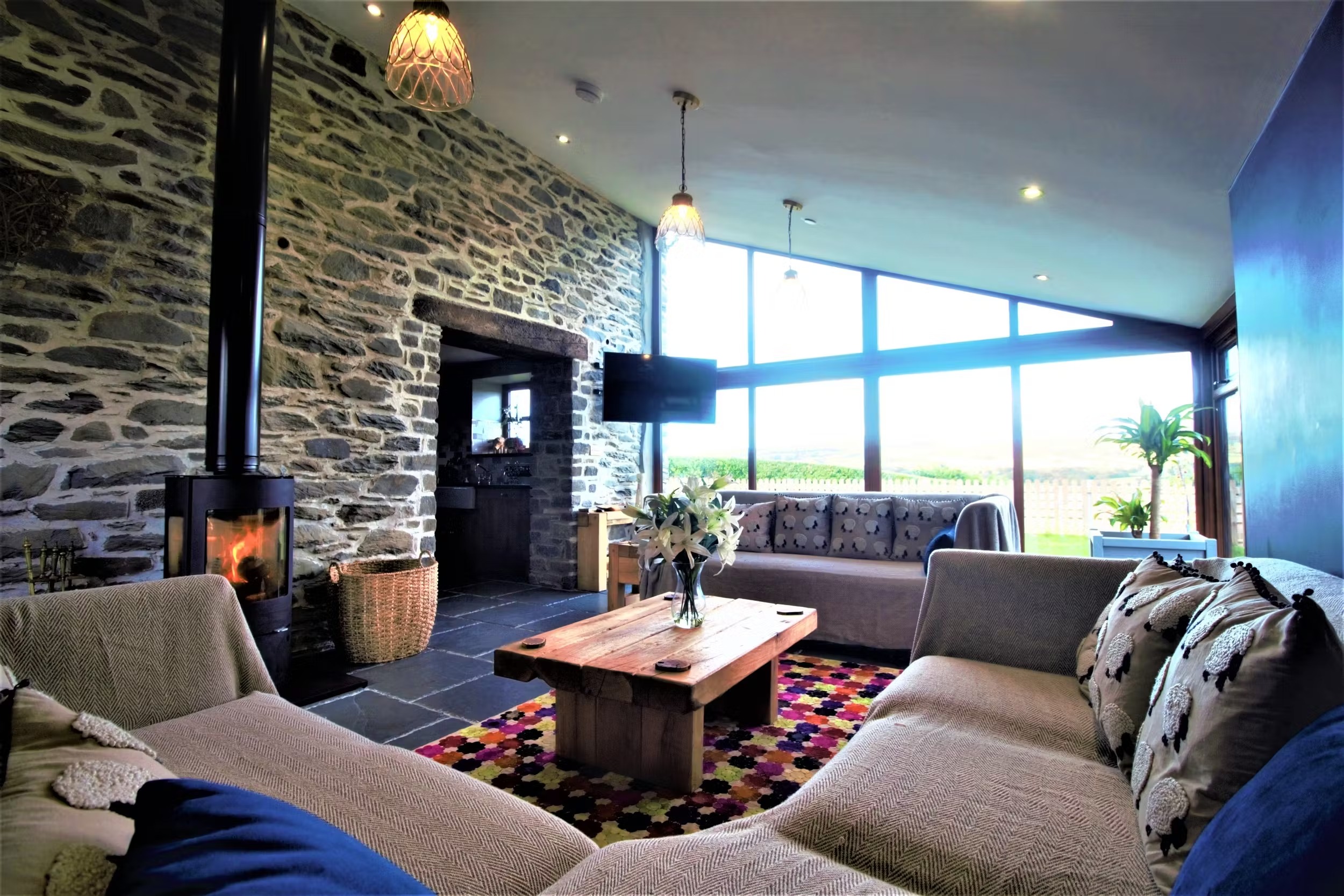 Llwyn Celyn - photo 3