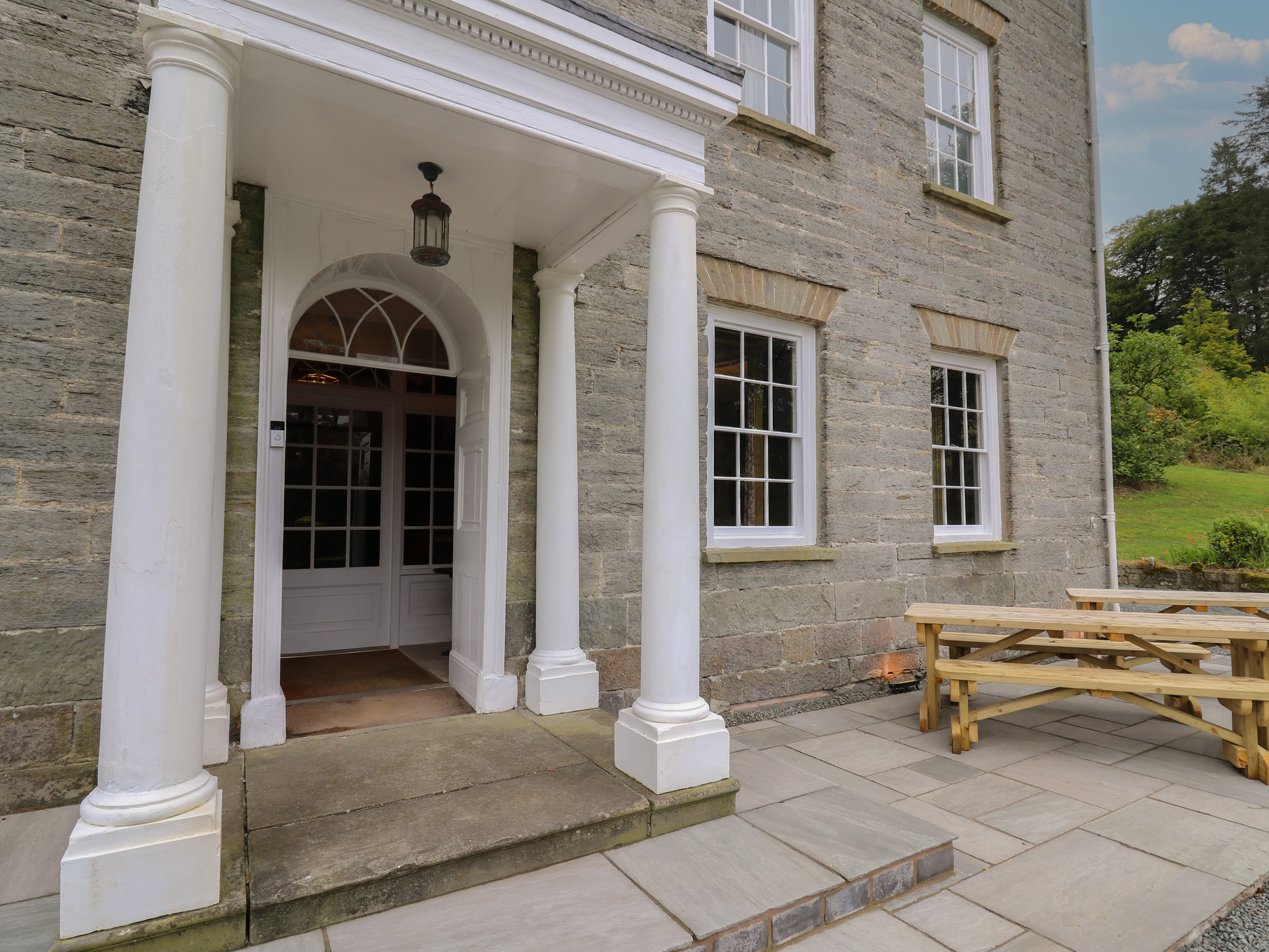 Llwynderw Hall - photo 3