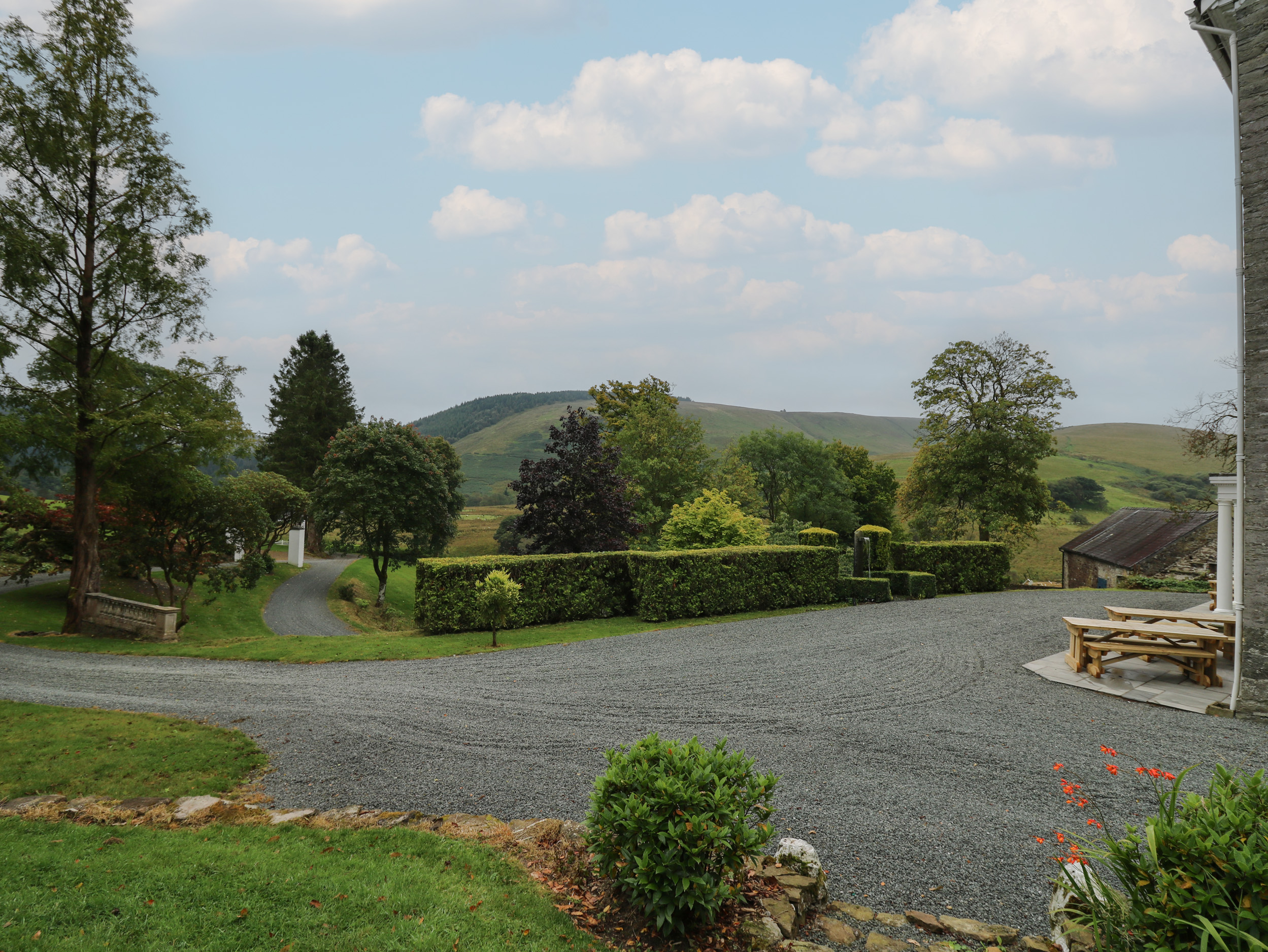 Llwynderw Hall - photo 4