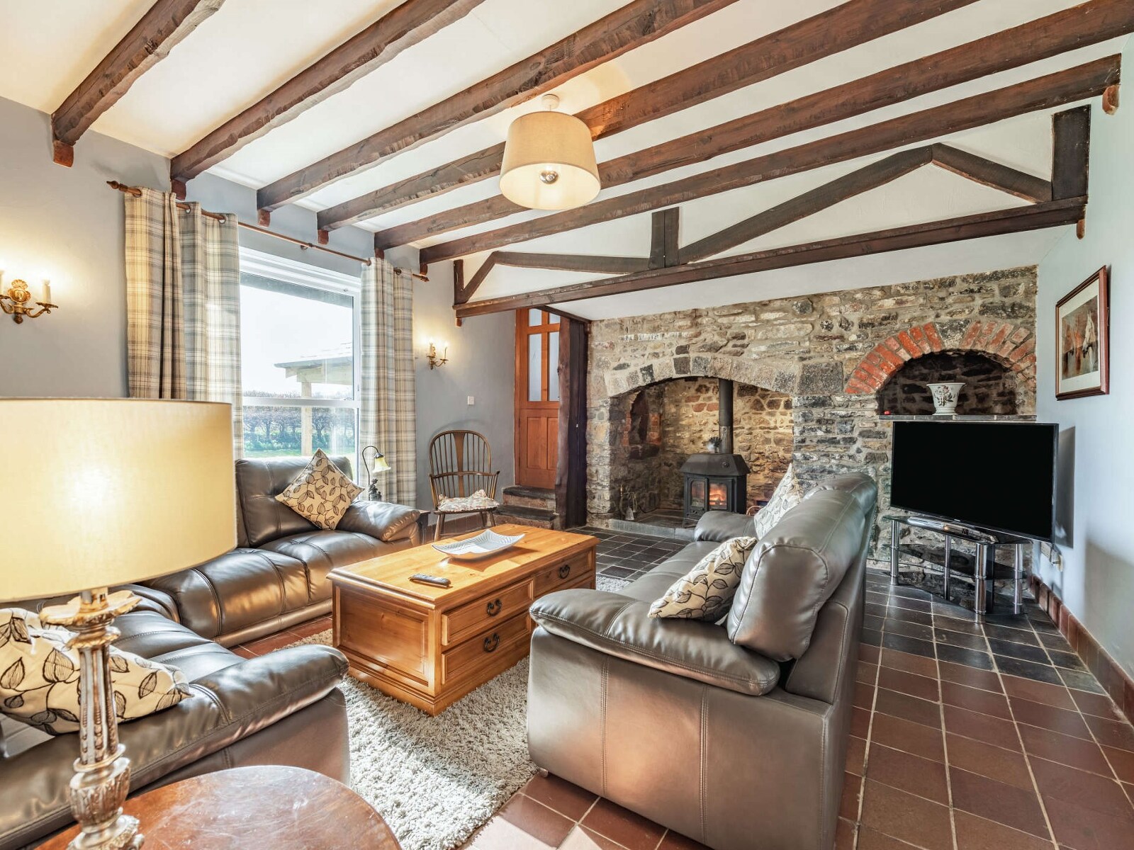Riverside Manor - Luxurious Farmhouse with Hot Tub - photo 5
