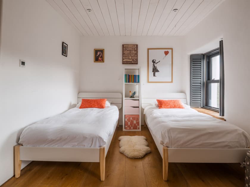 Oak Farmhouse - photo 2