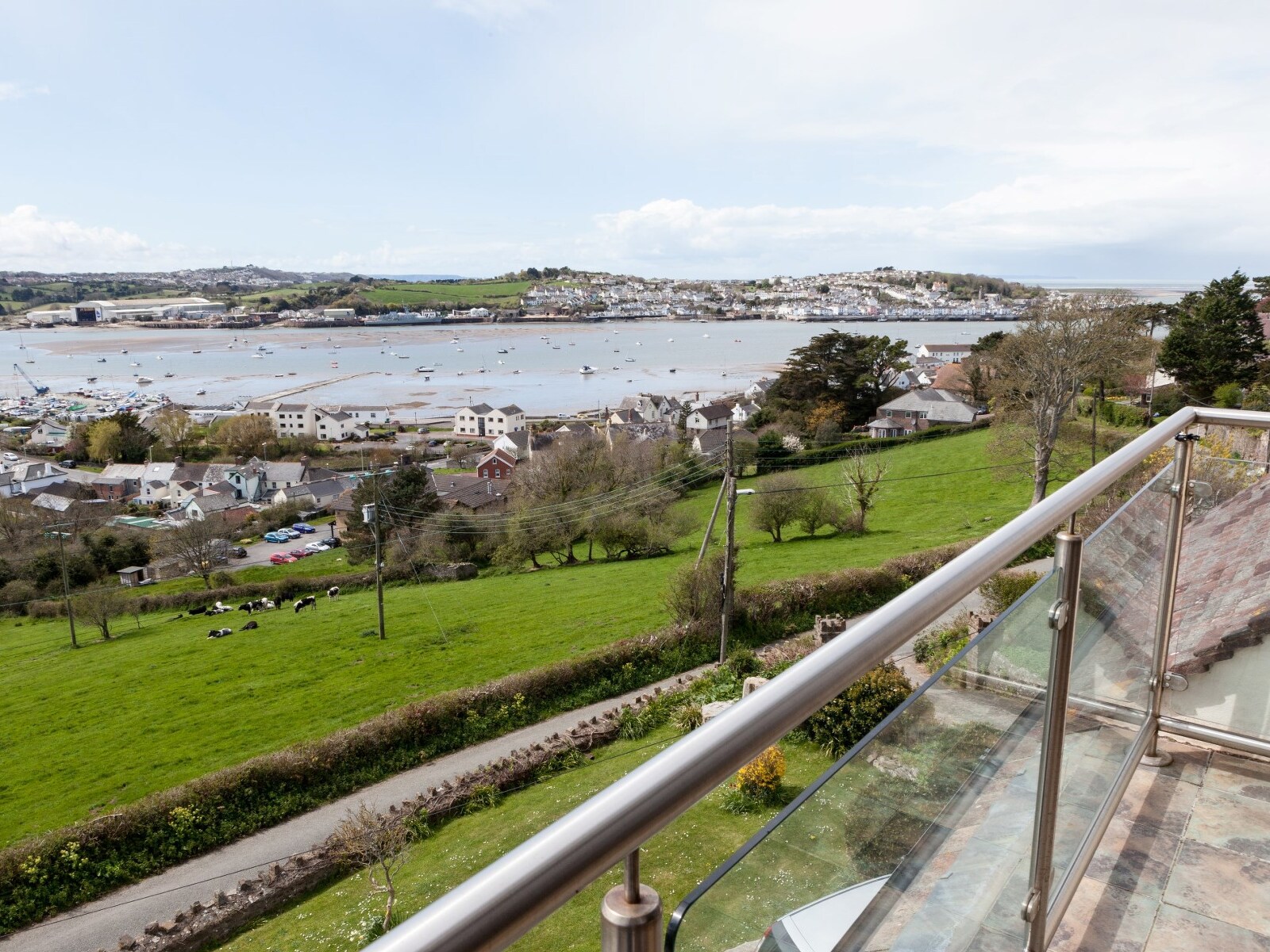 River's Edge - Luxe Riverside Retreat - photo 4