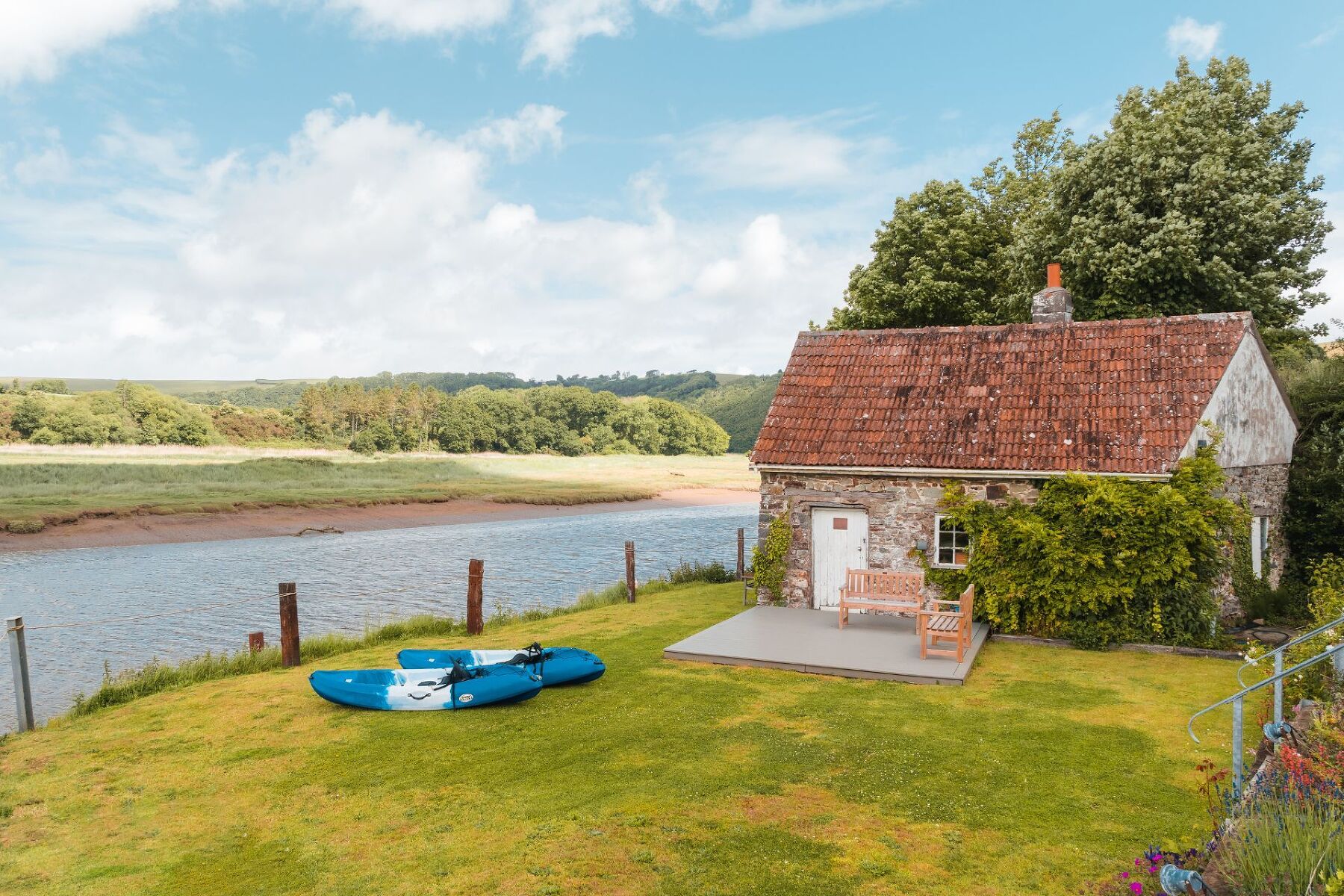 Riverside Retreat - photo 2