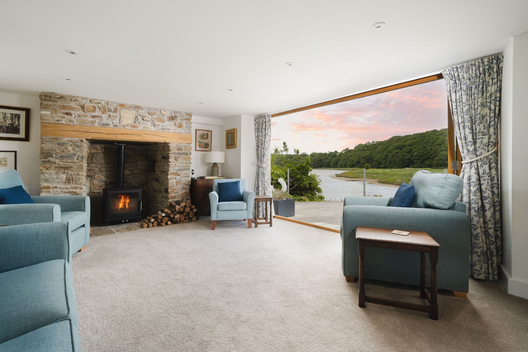 Riverside Retreat - photo 3