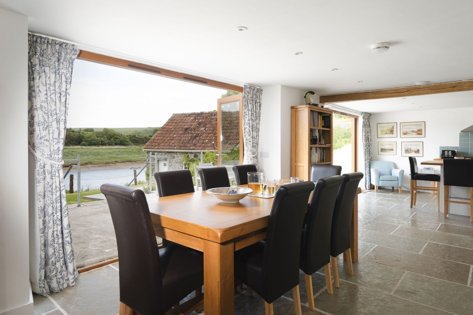 Riverside Retreat - photo 4