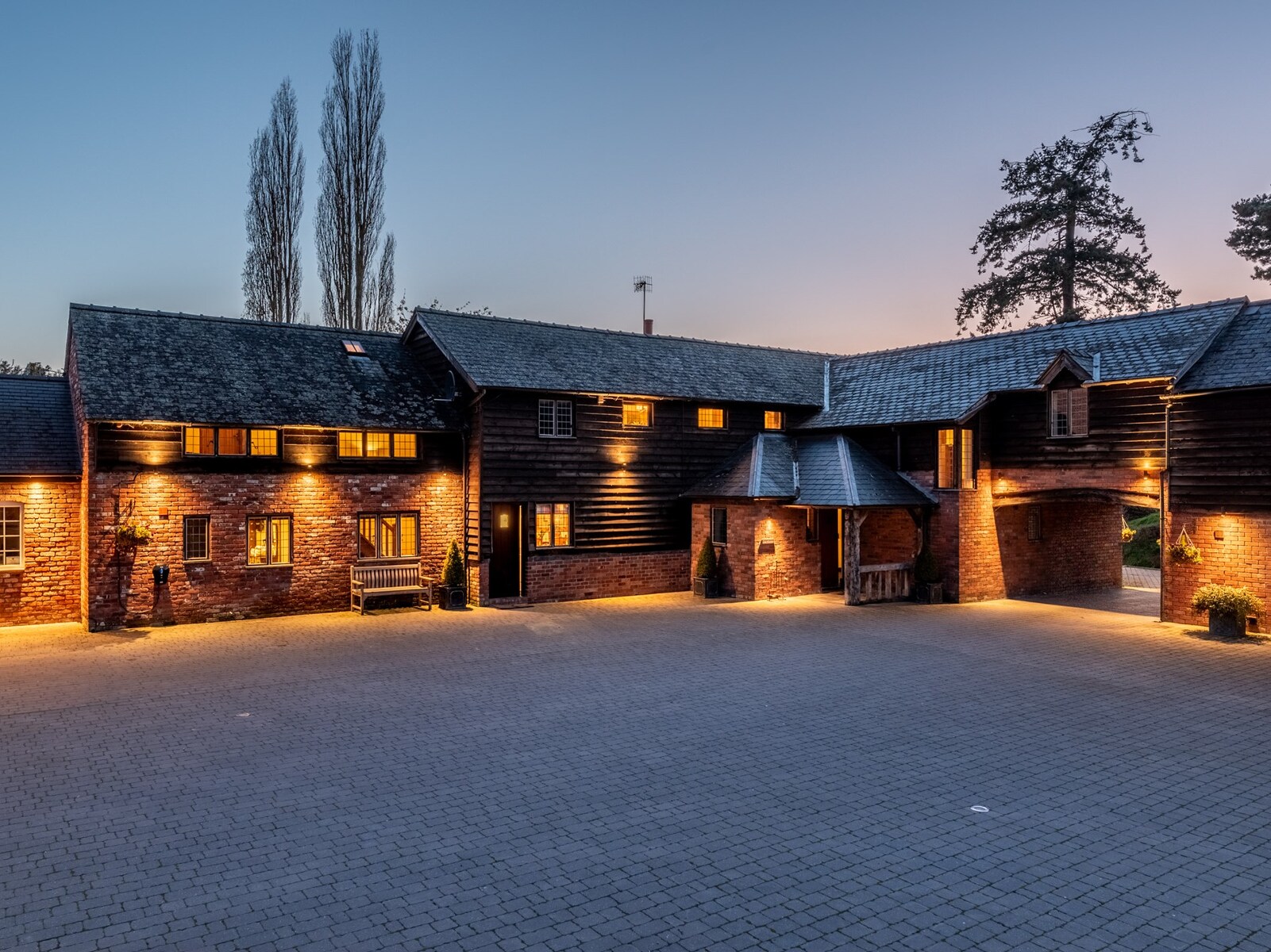 Riverside Retreat - Luxury Country Estate - photo 5