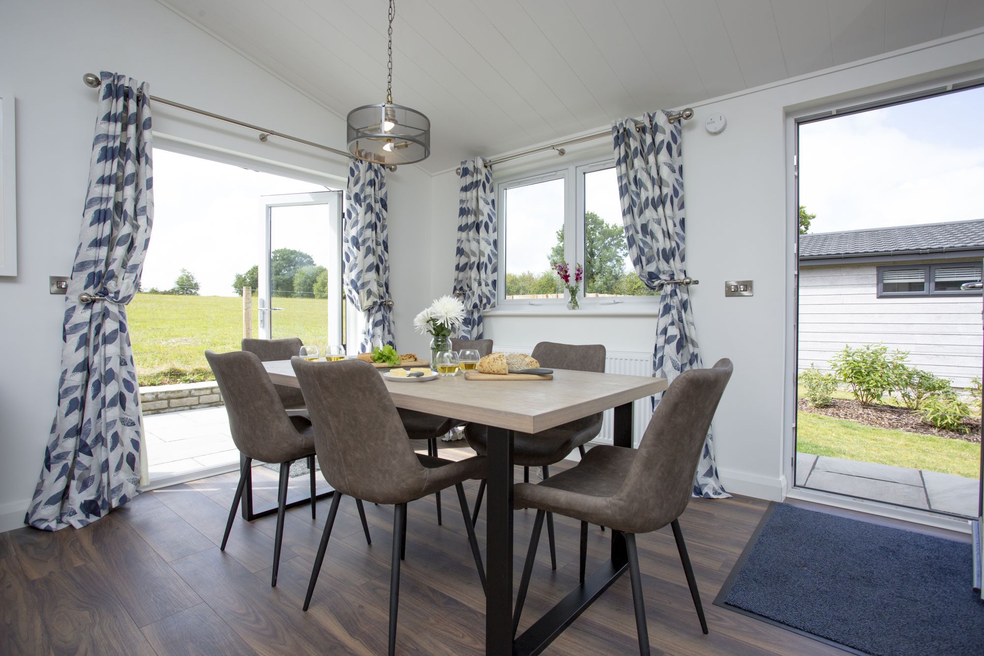 Snowdrop Lodge, 9 Roadford Lake Lodges - photo 4
